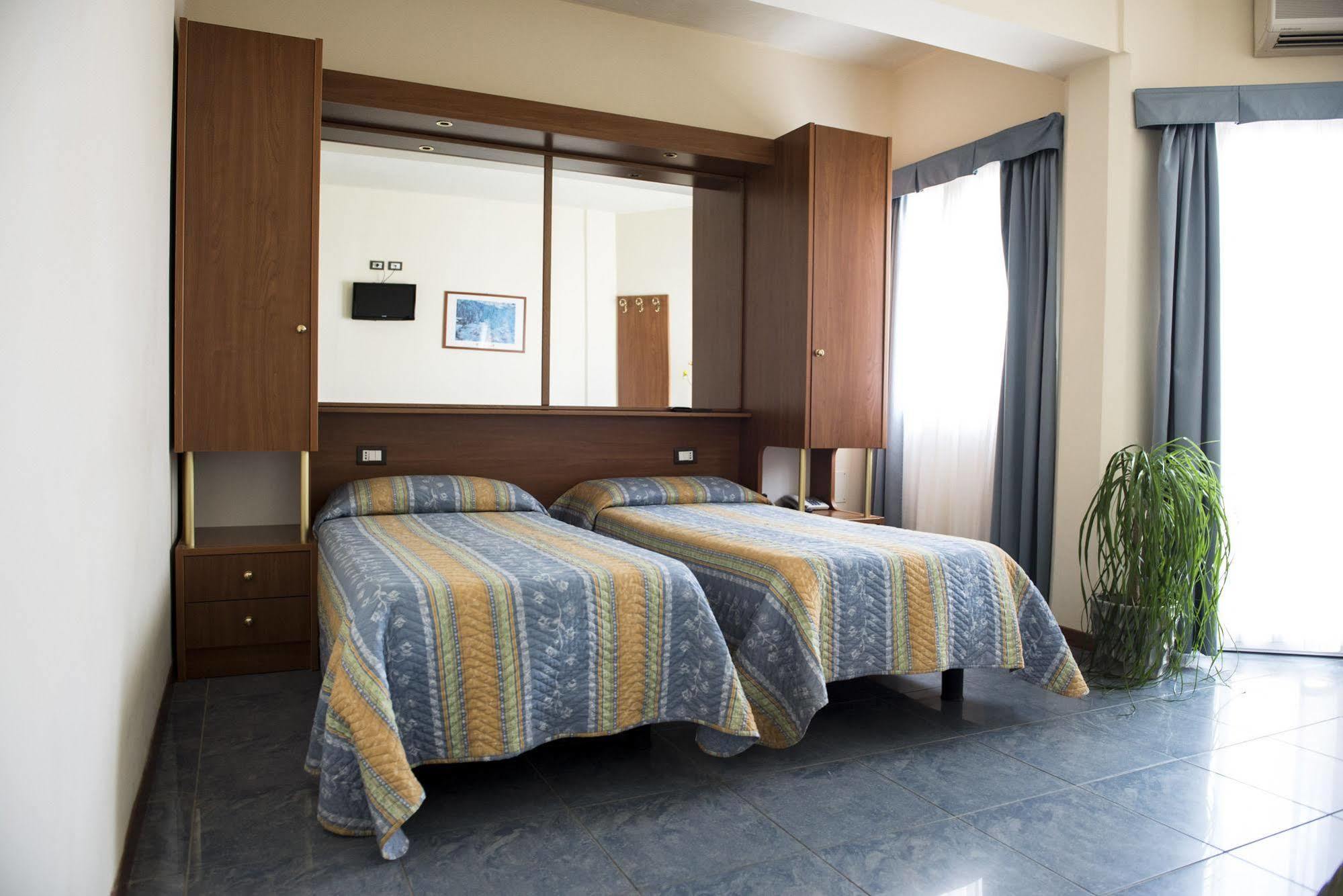 Hotel Gabbiano ปอร์โต ซาน จอร์โจ ภายนอก รูปภาพ